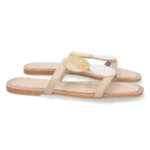 Sandalia Plana con ABalorios en el Empeine en Beige