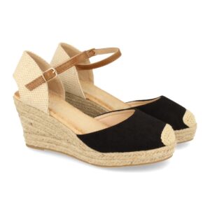 Sandalias de Estilo Valenciana con Cuña en Negro