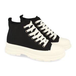 Zapatilla Abotinada con Cordones en Negro