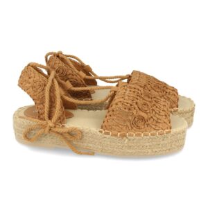 Sandalia Plana de Yute con Cordones en Camel