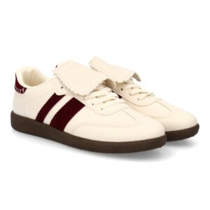 Zapatilla moderna con detalle en lengüeta en Beige