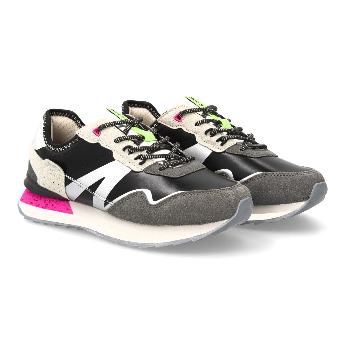 Zapatilla deportiva urbana y moderna en Negro