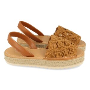 Sandalia Plana con Yute y Rafia en Camel