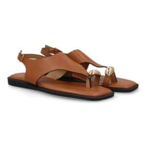 Sandalia plana moderna elegante para mujer en Camel