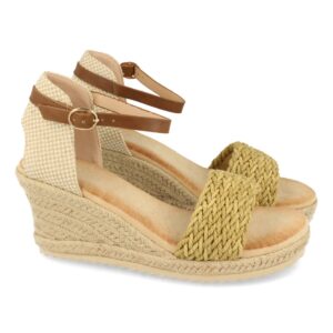 Sandalia de Cuña con Pala Rafia y Hebilla en Amarillo