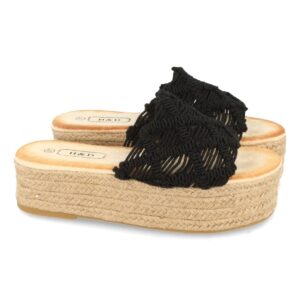 Sandalia Plana con Yute y Pala Entrelazada en Negro