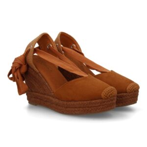 Alpargata de cuña alta de esparto con cintas en Camel
