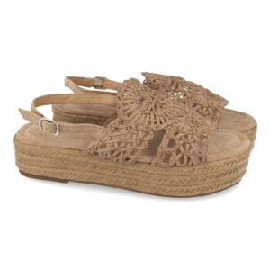 Sandalia Plana con Yute Rafia y Hebilla en Beige