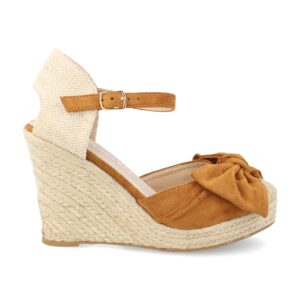 Sandalia de cuña en Camel