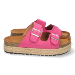 Sandalia Plana con Yute y Hebillas en Fucsia