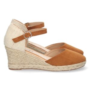 Sandalia de Cuña con Hebilla en Camel