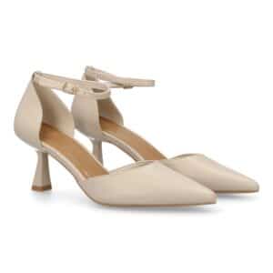 Zapato de salón con cierre de hebilla en Beige