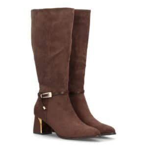 Botas altas elegantes con hebilla decorativa y tacón