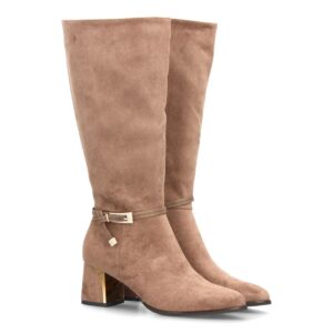 Botas altas elegantes con hebilla decorativa y tacón