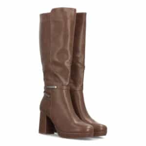 Botas altas con tacón y detalle metálico para mujer