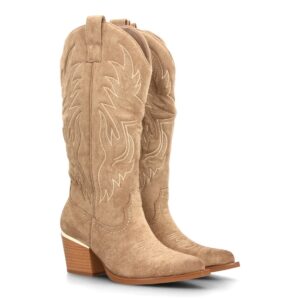 Botas altas cowboy tacón cómodo y detalle metálico